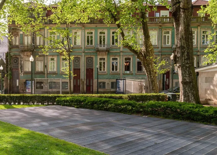 Classic Meets Modern - Downtown Balcony Retreat Porto