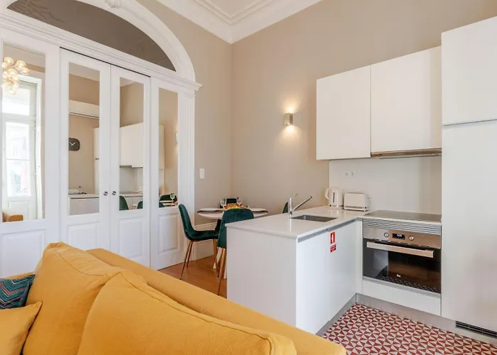 Daire Classic Meets Modern - Downtown Balcony Retreat