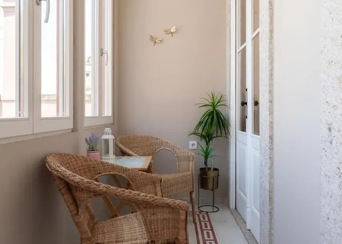 Classic Meets Modern - Downtown Balcony Retreat *