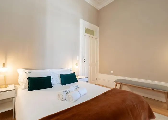 Classic Meets Modern - Downtown Balcony Retreat Daire *