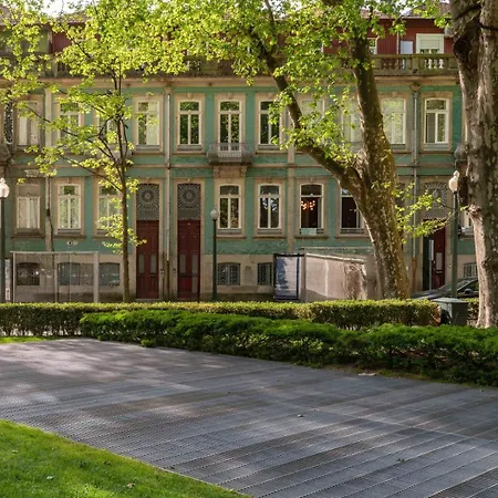 Classic Meets Modern - Downtown Balcony Retreat Oporto