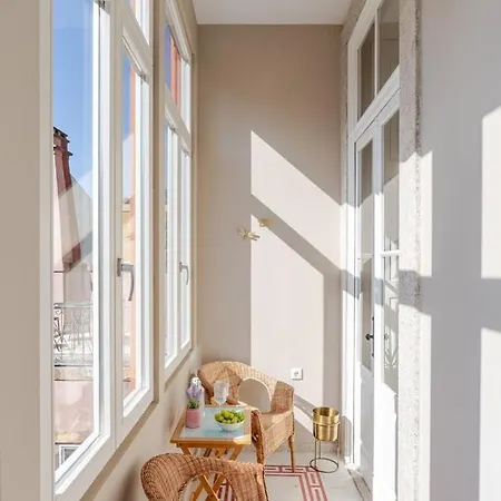Apartment Classic Meets Modern - Downtown Balcony Retreat Porto