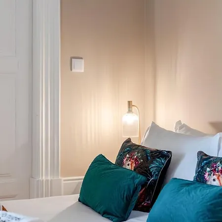 Classic Meets Modern - Downtown Balcony Retreat Apartment Porto