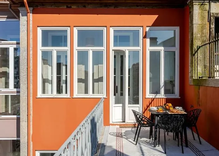 Classic Meets Modern - Downtown Balcony Retreat Apartman *