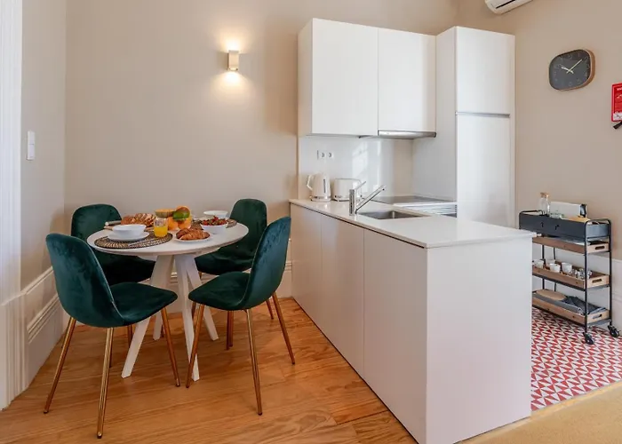 Classic Meets Modern - Downtown Balcony Retreat *