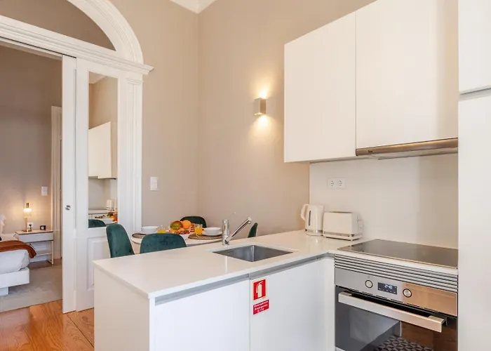 Classic Meets Modern - Downtown Balcony Retreat