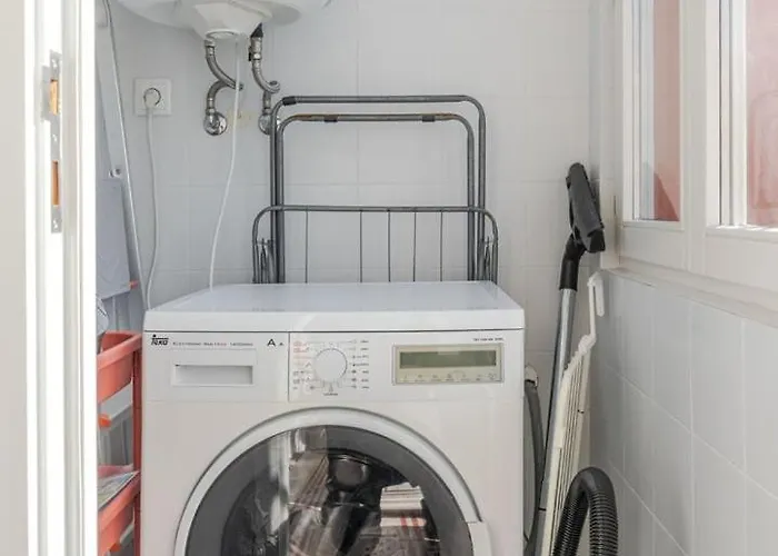 Apartman Classic Meets Modern - Downtown Balcony Retreat