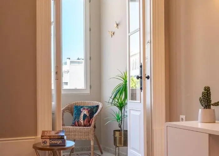 Apartman Classic Meets Modern - Downtown Balcony Retreat