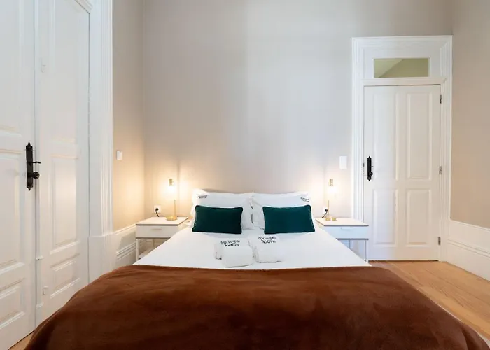 Classic Meets Modern - Downtown Balcony Retreat Apartman *