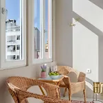 Lejlighed Classic Meets Modern - Downtown Balcony Retreat