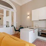 Apartamento Classic Meets Modern - Downtown Balcony Retreat