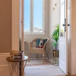 Classic Meets Modern - Downtown Balcony Retreat Porto