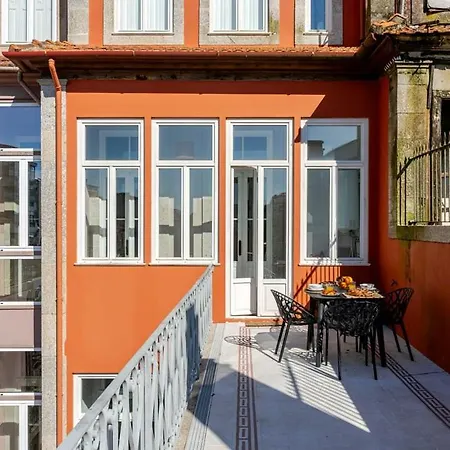 Classic Meets Modern - Downtown Balcony Retreat Lägenhet *