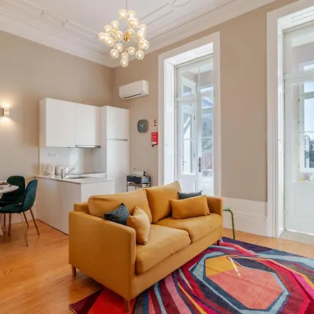 Апартаменты Classic Meets Modern - Downtown Balcony Retreat
