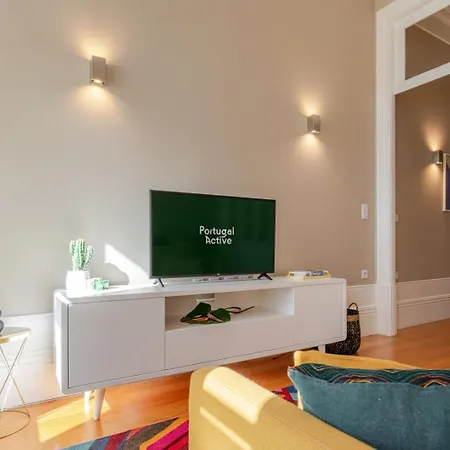 Classic Meets Modern - Downtown Balcony Retreat Lägenhet