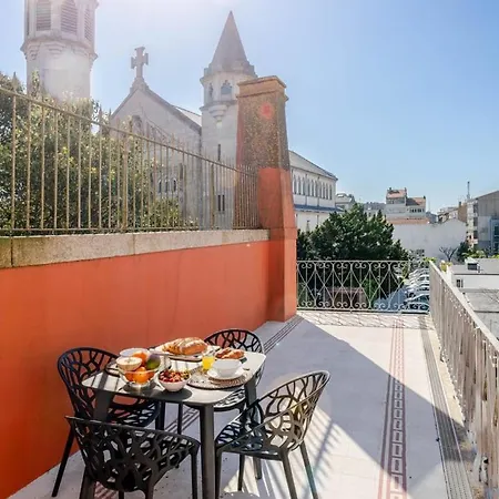 Classic Meets Modern - Downtown Balcony Retreat Lägenhet