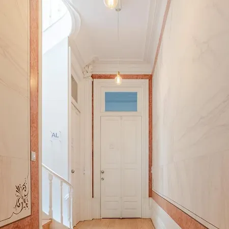 Classic Meets Modern - Downtown Balcony Retreat *