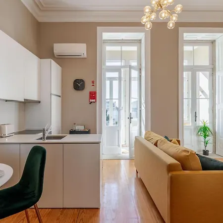 Classic Meets Modern - Downtown Balcony Retreat Porto