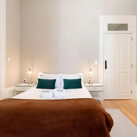 Classic Meets Modern - Downtown Balcony Retreat Appartement Porto