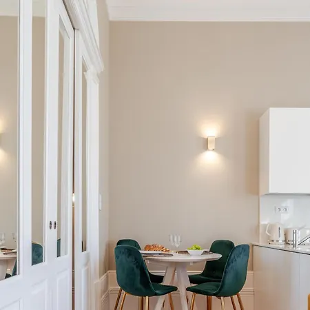Classic Meets Modern - Downtown Balcony Retreat * Oporto
