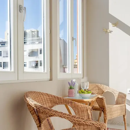 Classic Meets Modern - Downtown Balcony Retreat דירה פורטו