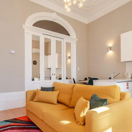 Classic Meets Modern - Downtown Balcony Retreat * Oporto