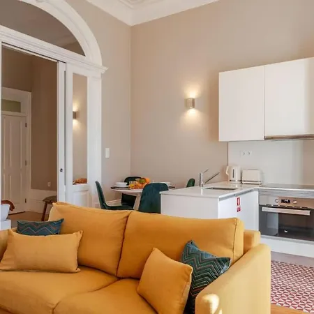 Classic Meets Modern - Downtown Balcony Retreat דירה *