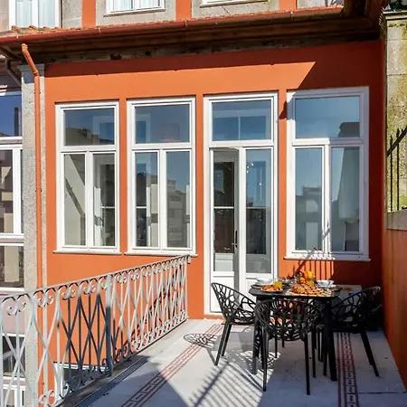 Classic Meets Modern - Downtown Balcony Retreat דירה פורטו