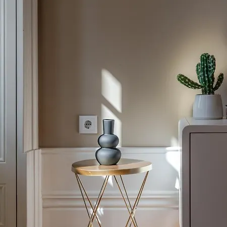 Lägenhet Classic Meets Modern - Downtown Balcony Retreat *