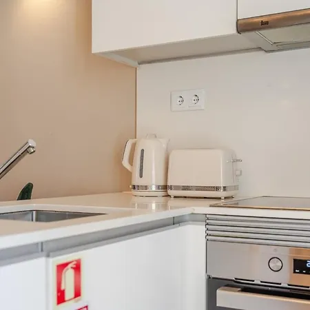Classic Meets Modern - Downtown Balcony Retreat * Oporto