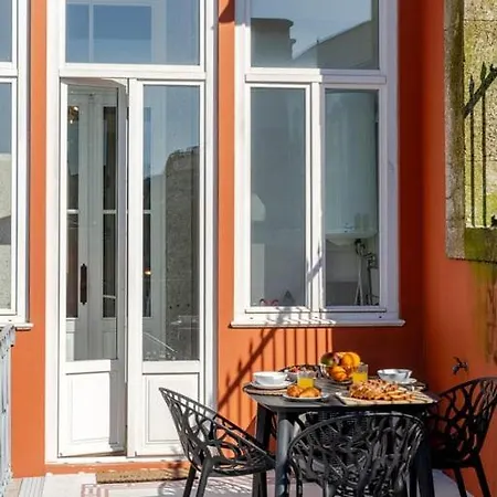 Classic Meets Modern - Downtown Balcony Retreat Πόρτο
