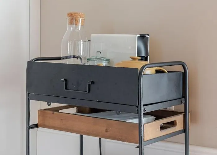 Διαμέρισμα Classic Meets Modern - Downtown Balcony Retreat