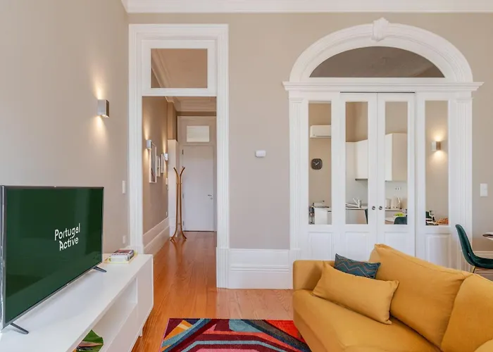 Classic Meets Modern - Downtown Balcony Retreat Πόρτο