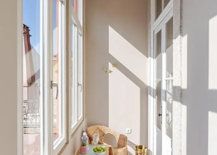 아파트 Classic Meets Modern - Downtown Balcony Retreat 포르투