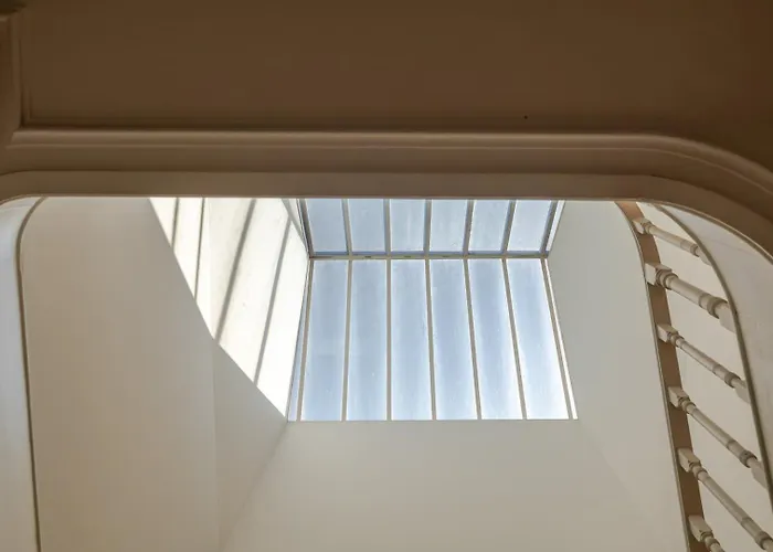 Classic Meets Modern - Downtown Balcony Retreat * 포르투