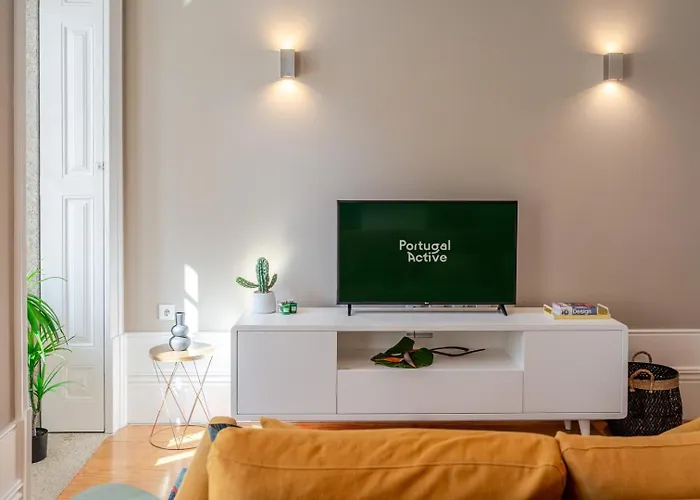 Classic Meets Modern - Downtown Balcony Retreat