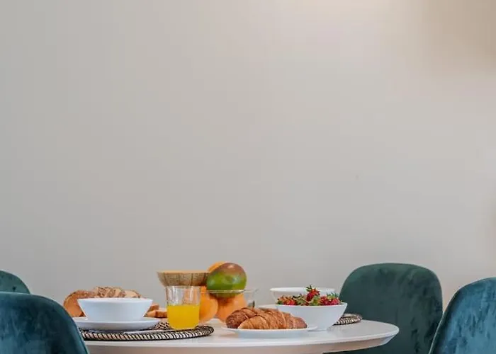 Διαμέρισμα Classic Meets Modern - Downtown Balcony Retreat Πόρτο