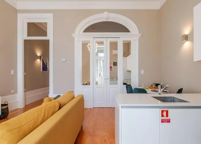 아파트 Classic Meets Modern - Downtown Balcony Retreat *