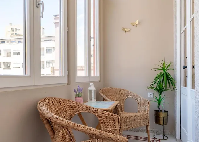 아파트 Classic Meets Modern - Downtown Balcony Retreat 포르투