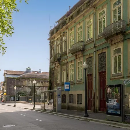 Apartamento Classic Meets Modern - Downtown Balcony Retreat *