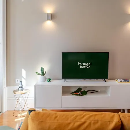 Classic Meets Modern - Downtown Balcony Retreat