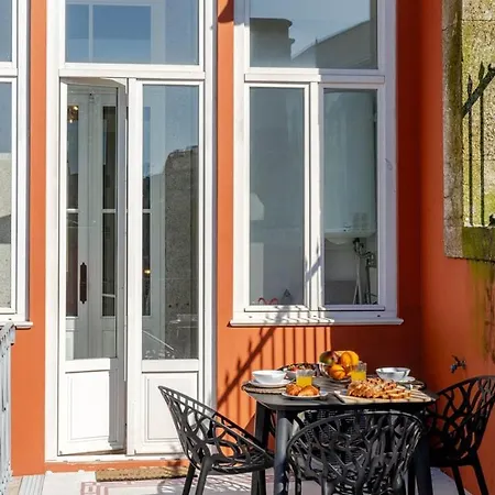 Daire Classic Meets Modern - Downtown Balcony Retreat Porto