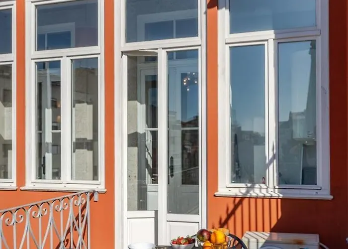 Lejlighed Classic Meets Modern - Downtown Balcony Retreat