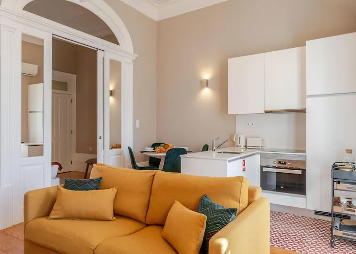 Classic Meets Modern - Downtown Balcony Retreat *