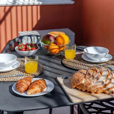 Classic Meets Modern - Downtown Balcony Retreat * Порту