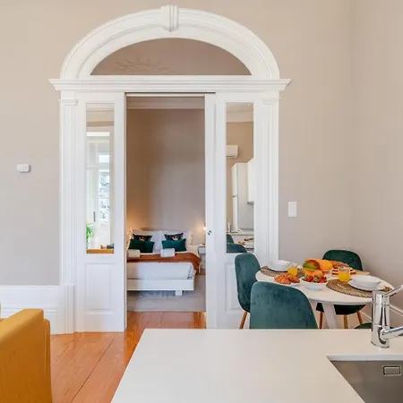 Апартаменты Classic Meets Modern - Downtown Balcony Retreat