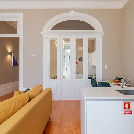 Апартаменты Classic Meets Modern - Downtown Balcony Retreat *