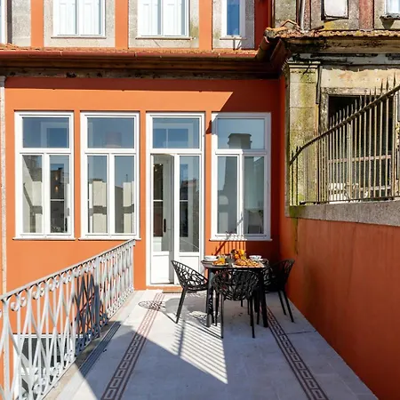 Апартаменты Classic Meets Modern - Downtown Balcony Retreat Порту