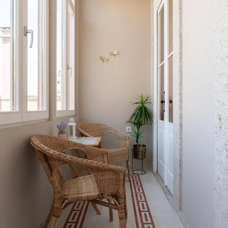 Classic Meets Modern - Downtown Balcony Retreat *