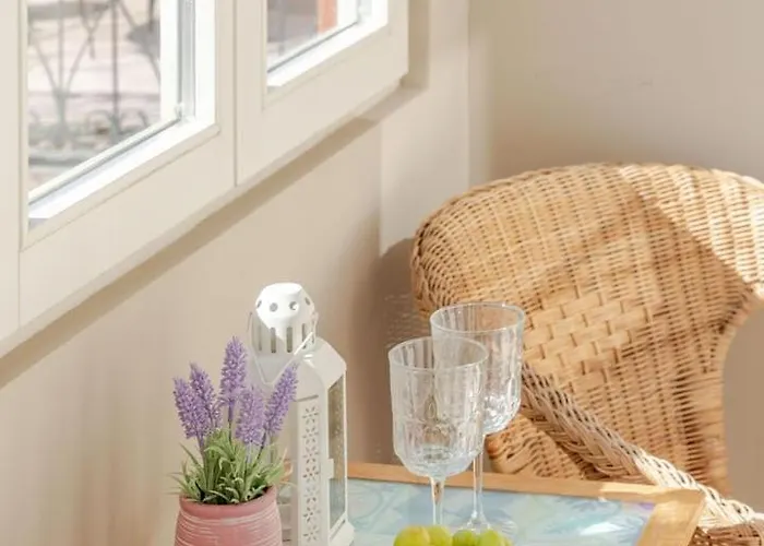 Classic Meets Modern - Downtown Balcony Retreat *